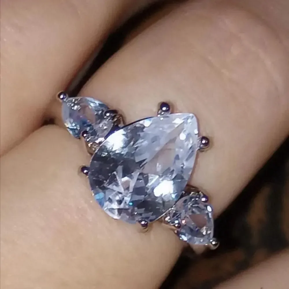 Elegant diamond wedding ring